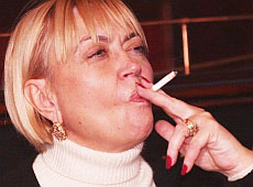 Дорожкіна зняла корсет, а Кужель привела рідню і закурила