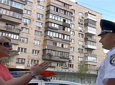 Голодна Розинська волала до ДАІшника інглішем. ВІДЕО