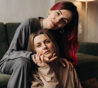 Люди-титани в серцях лишаються: MamaRika та KOLA присвятили українцям щемливий кліп 