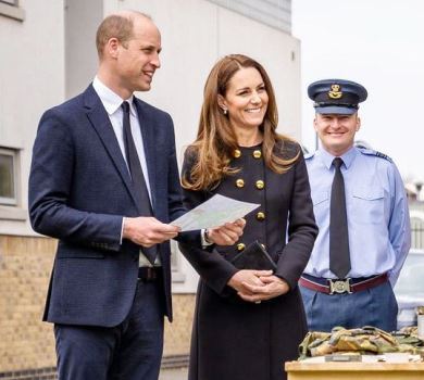 Кейт Міддлтон вигуляла стриманий лук від Dolce & Gabbana, вперше після похорону з'явившись на публіці