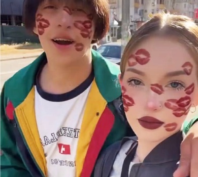 14-річна дочка Кошового показалася в обіймах бойфренда