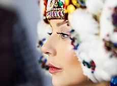 Щира Кароль приміряла весільний костюм Івано-Франківщини. ФОТО