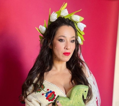 Наталка Карпа у білосніжному міні попозувала з 3-річною донею. ФОТО