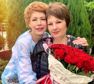 Лебідь зустрілася з мамою, яка 7 місяців пробула в окупації