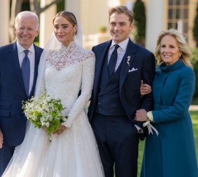 Уперше в історії: онучка президента США вийшла заміж у Білому домі. ФОТО 