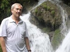 Черновецький показав кохану Грузію та себе у водоспаді. ФОТО