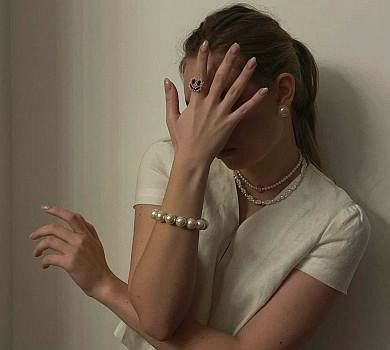 Дівчина-загадка: ймовірна донька Путіна під охороною відіграла діджей-сет у Москві