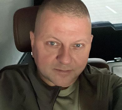 Залужний показав рідкісне фото з дочкою