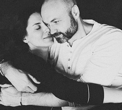 Пельмені та обійми: Єфросиніна привітала чоловіка з річницею романтичними фото на кухні