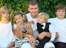 Екс-чоловік Окунської вперше показав фото з синами