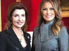 Сіра Меланія, оливкова Бріджит та чорна Марина: перші леді зустрілися на форумі у Парижі