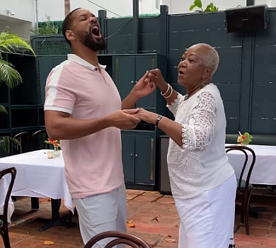 Вілл Сміт замилував мережу танцем із 85-річною мамою. ВІДЕО