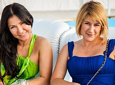 Схудла Січкар та чоловік Лорак відвідали пляж на даху 