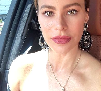 Епічна битва сідниць: 47-річна Софія Вергара помірялася дупцею з на 20 років молодшою племінницею