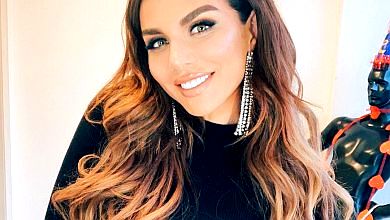 На спортивному: Седокова в обтислому топі похвалилася своєю розтяжкою. ФОТО