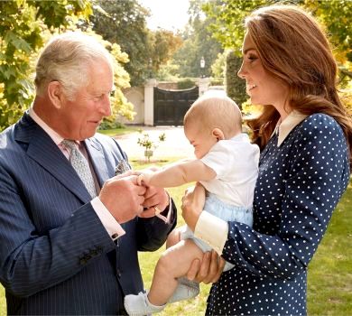 Улюблений дідусь: принца Чарльза привітали з днем народження небаченими ФОТО з онуками