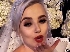 Сукня принцеси та 7-поверховий торт: Міка Ньютон відгуляла весілля в Америці