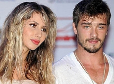 Бойфренд Лободи перерізав її дівчинці пуповину