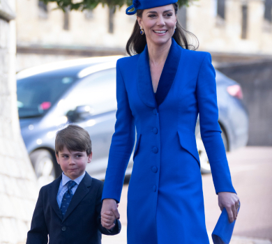 Кейт у пальті, Луї в шортах: королівська родина вигуляла сині луки на Великодню службу
