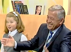 Кінах перетворився на зелений овоч. ВІДЕО