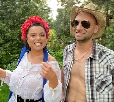 Вінок зі стрічками та залицяння тракториста з Чернівців: Корольова випустила кліп на пісню українською. ВІДЕО