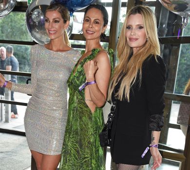 Ексдружина Кличка у сукні-петрушці посвітила тілом на Тижні моди в Берліні. ВІДЕО