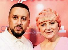 Рожевокоса Матвієнко заспівала дуетом із іменинником Монатіком. ВІДЕО