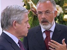 Діти Порошенка і Жеваго виставили свої шедеври. Табачник дивився