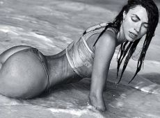 Віка НеАнгел з голою попою роздає поради краси у мережі