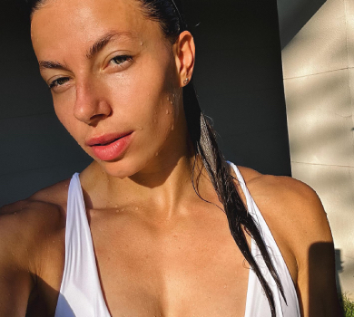 Засмагла Бех у купальнику посвітила мокрим декольте. ФОТО