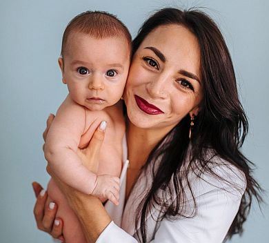 Гвоздьова вперше показала личко 5-місячного сина. Милі сімейні ФОТО