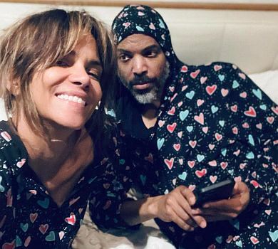 54-річна Холлі Беррі покрутила попою в трусиках та похвалилася бойфрендом