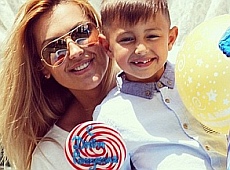 Клочкова зробила сину модну зачіску та влаштувала йому свято у Криму. ФОТО