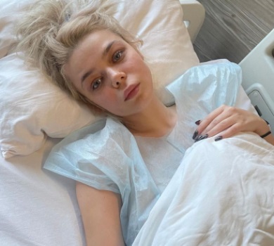 Якийсь треш: Гросу показалася в лікарні після 3-годинної операції