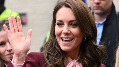 Костюм бургунді та знайома блузка: стильний вихід Міддлтон у Бостоні