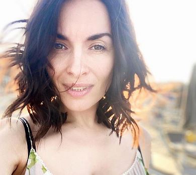 39-річна Мейхер у купальнику продемонструвала плаский живіт