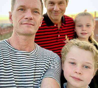 Будьте собою. Пишайтеся: зірка Американської історії жахів похвалився чоловіком та їхніми 10-річними дітьми