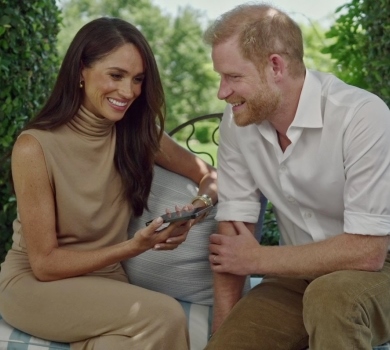 Усупереч чуткам про негаразди в шлюбі: Меган Маркл у total-camel і чепурний принц Гаррі показалися разом