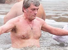 Ющенко знову привселюдно роздягнувся. ФОТО