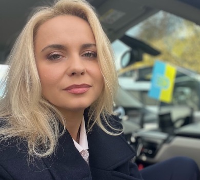 Сьогодні так: Ребрик епатувала новим кольором волосся