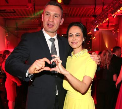 Відра троянд, тремтіння колін, весілля без весілля: історія кохання Віталія та Наталії Кличко