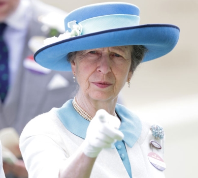 З - заощадливість: принцеса Анна з'явилася на публіці в своїй сукні з 1970-х. ФОТО