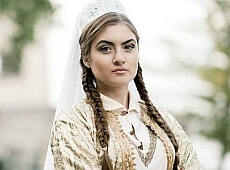 Фіналістка конкурсу краси знялась у проекті Крим – це Україна