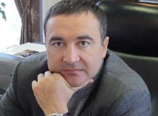 Заступник Кличка Ніконов має економну дружину, 5 автівок та сумує за спортом