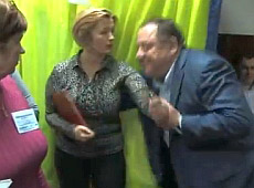 На Геращенко накинувся дебелий регіонал. ВІДЕО