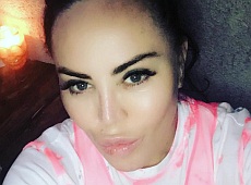 Байрак у мережі похвалилася сідницями та довговолосим блондином. ФОТО