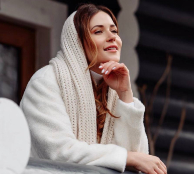 Господинька стайл: Денисенко в корсеті з дровами показала, де житиме до весни