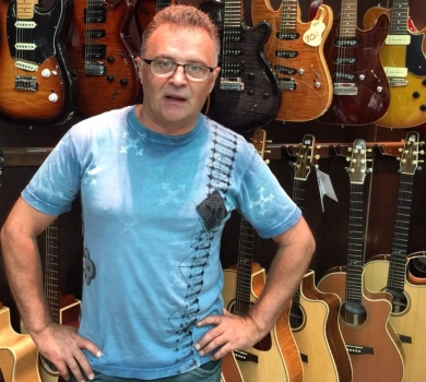 Не до Лорак: продюсер Фальоса, чий дім знищили окупанти, переїхав у росію