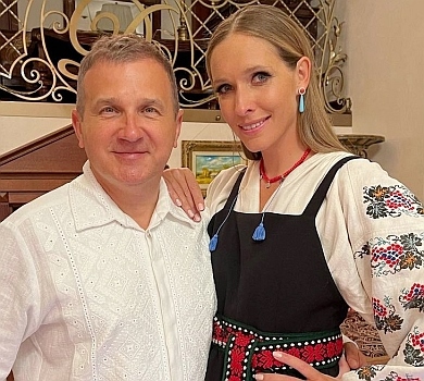 Осадча і Горбунов у вишиванках відсвяткували Водохреща і привітали сина з 5 місяцями