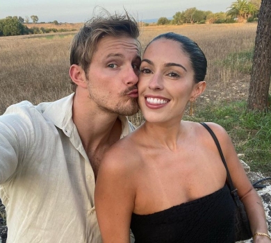 32 тижні: актор із серіалу Вікінги та його вагітна дружина знялися голяка. ФОТО 